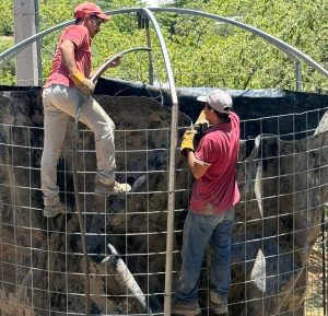 GEOMEMBRANA INSTALADA PARA CAPTAR AGUA EN EL ESTADIO